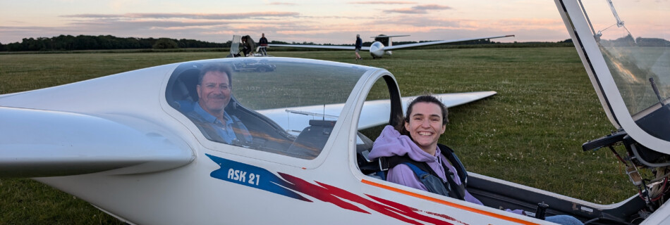 A gliding trial flight - K21 on the ground with smiley pilot